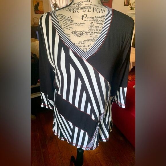 Lor Paris black and white tunic size medium - Picture 3 of 5